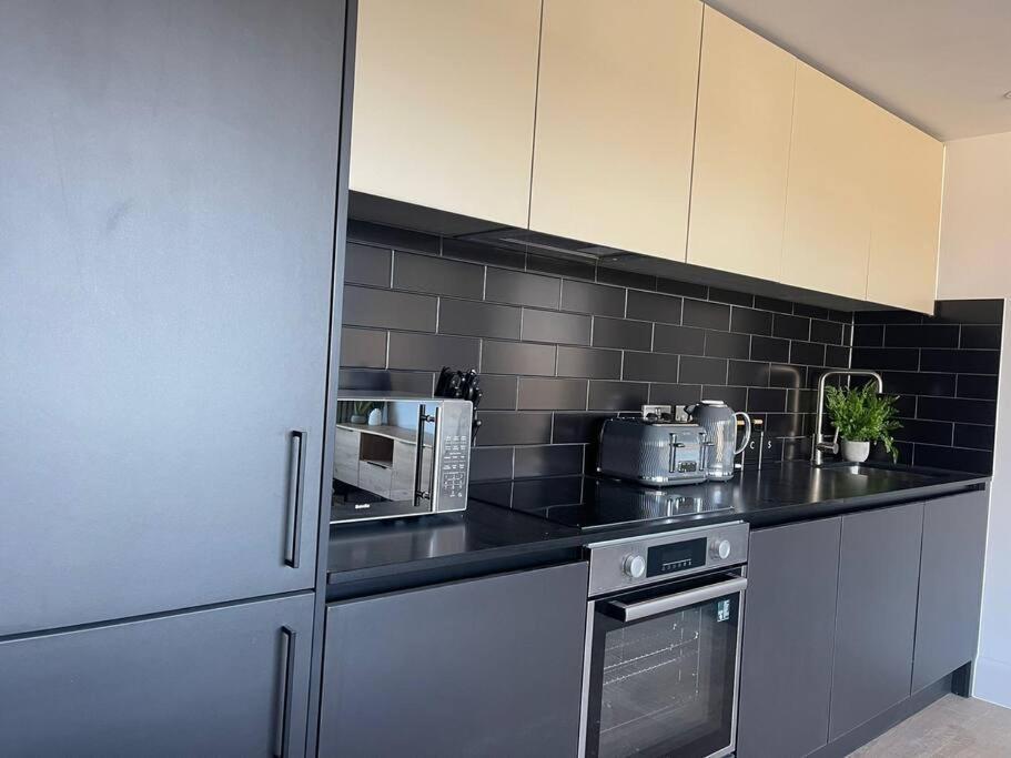 Trendy Apartment In Cardiff Free Parking Exteriör bild