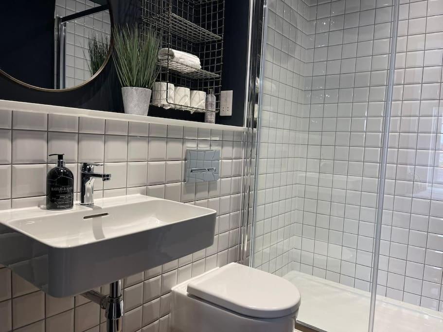 Trendy Apartment In Cardiff Free Parking Exteriör bild